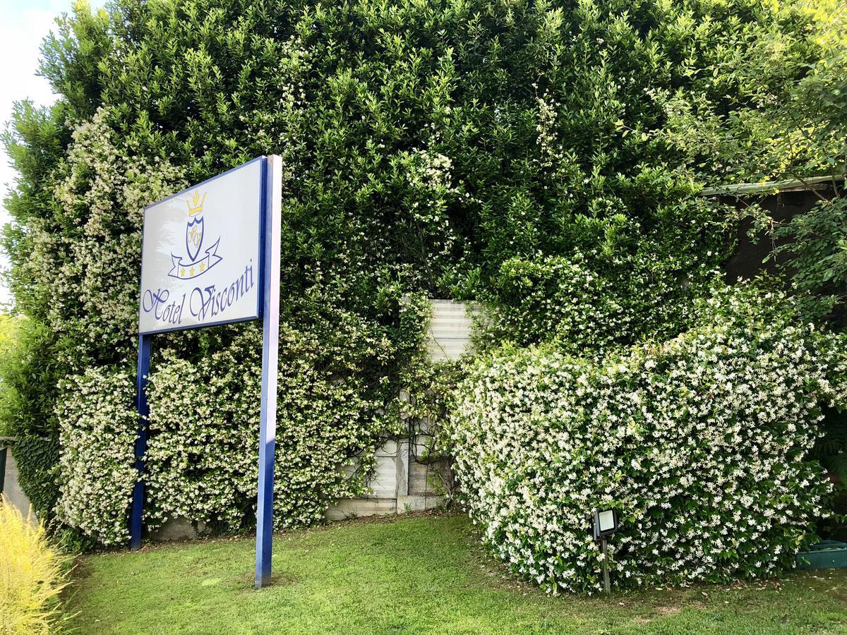 Hotel Visconti Cardano Al Campo Exteriér fotografie